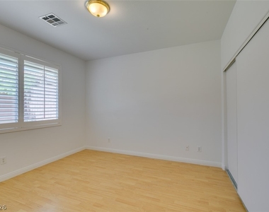 10513 Shanna Trellis Avenue - Photo Thumbnail 30