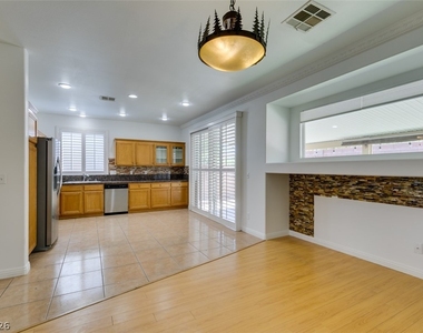 10513 Shanna Trellis Avenue - Photo Thumbnail 10