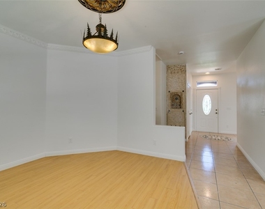 10513 Shanna Trellis Avenue - Photo Thumbnail 13