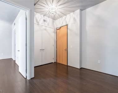 353 E Bonneville Avenue - Photo Thumbnail 8