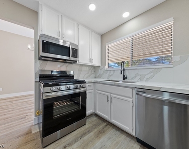 7627 Kalmalii Avenue - Photo Thumbnail 10