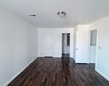 2184 Dragonslayer Avenue - Photo Thumbnail 12