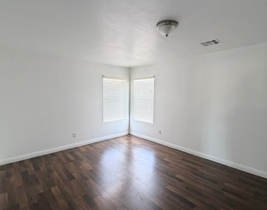 2184 Dragonslayer Avenue - Photo Thumbnail 11