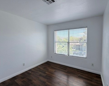 2184 Dragonslayer Avenue - Photo Thumbnail 9
