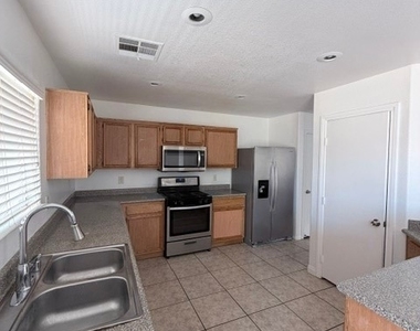 2184 Dragonslayer Avenue - Photo Thumbnail 2