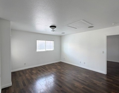 2184 Dragonslayer Avenue - Photo Thumbnail 8