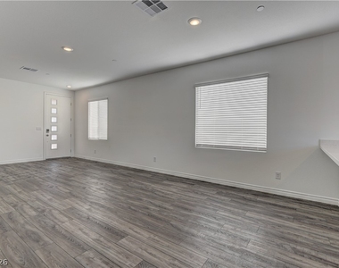 222 Palisade Falls Avenue - Photo Thumbnail 4