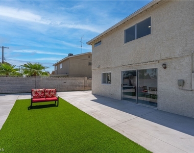 2298 Golden Arrow Drive - Photo Thumbnail 6