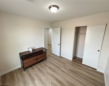 1729 Ronzard Avenue - Photo Thumbnail 16