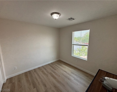 1729 Ronzard Avenue - Photo Thumbnail 14