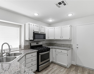 2117 Feather Bush Street - Photo Thumbnail 4