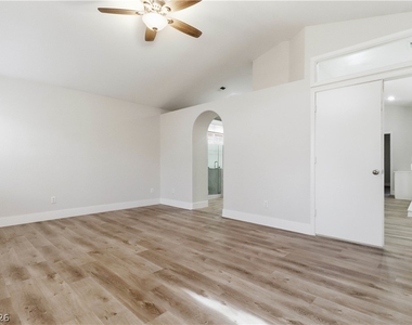 2117 Feather Bush Street - Photo Thumbnail 9