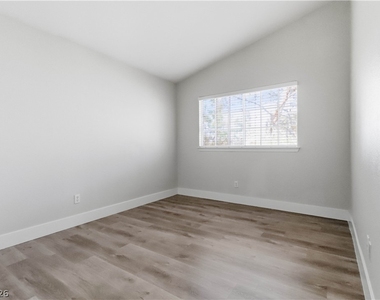 2117 Feather Bush Street - Photo Thumbnail 13