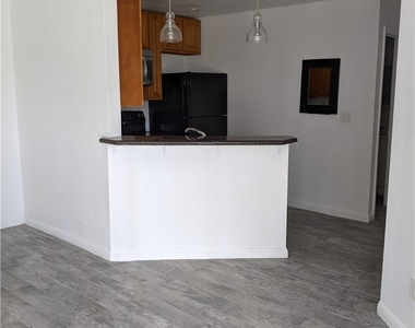 500 Elm Drive - Photo Thumbnail 8