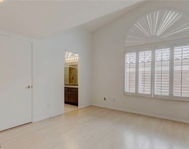 7225 Scenic Hills Drive - Photo Thumbnail 17
