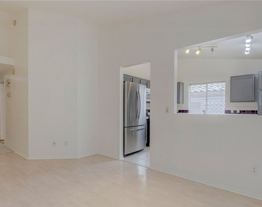 7225 Scenic Hills Drive - Photo Thumbnail 9
