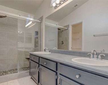 7225 Scenic Hills Drive - Photo Thumbnail 21