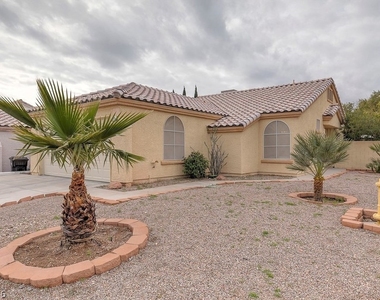 7225 Scenic Hills Drive - Photo Thumbnail 2