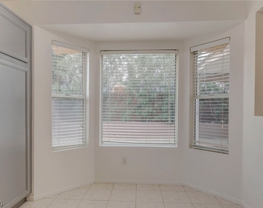 7225 Scenic Hills Drive - Photo Thumbnail 15