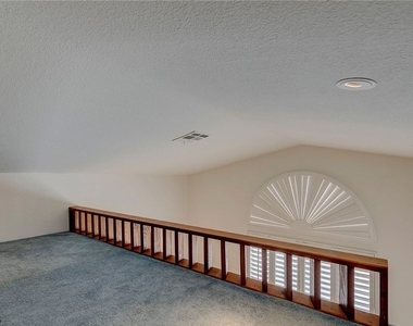 7225 Scenic Hills Drive - Photo Thumbnail 20
