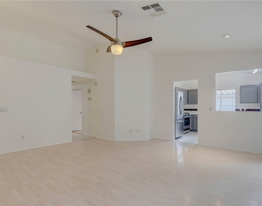 7225 Scenic Hills Drive - Photo Thumbnail 6