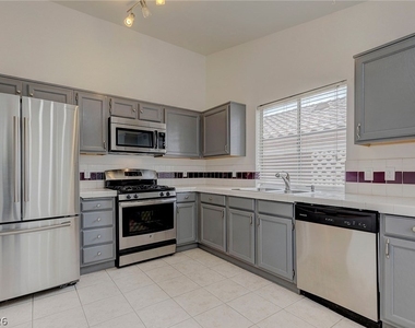 7225 Scenic Hills Drive - Photo Thumbnail 12