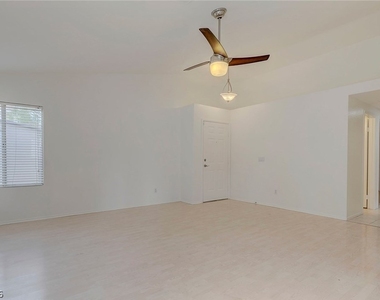 7225 Scenic Hills Drive - Photo Thumbnail 10