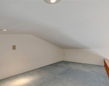 7225 Scenic Hills Drive - Photo Thumbnail 19