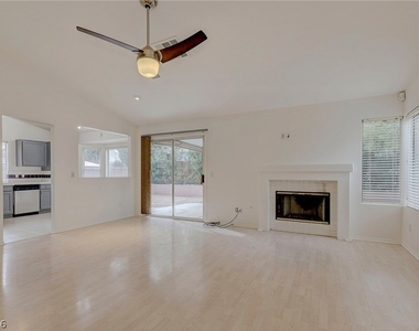 7225 Scenic Hills Drive - Photo Thumbnail 5