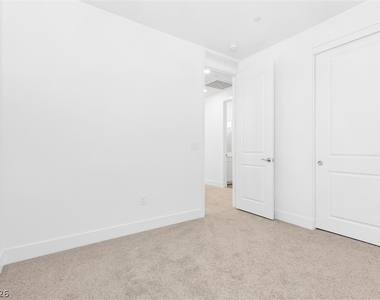 11652 Gentle Birdsong Avenue - Photo Thumbnail 32