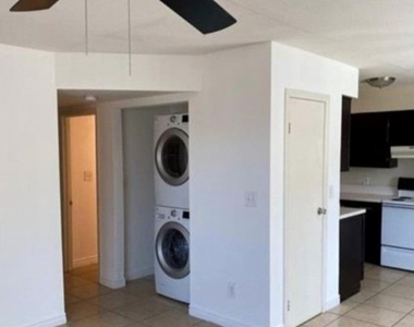 2041 Bledsoe Lane - Photo Thumbnail 4