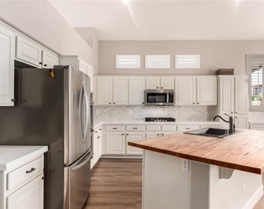 264 Pointe Ranier Avenue - Photo Thumbnail 8