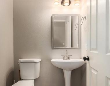 264 Pointe Ranier Avenue - Photo Thumbnail 9