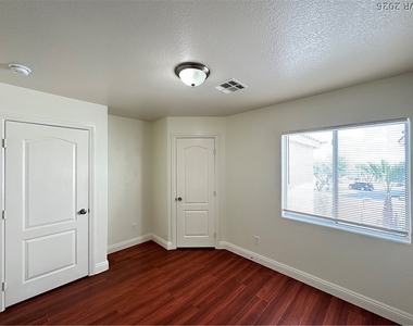 9442 Marshall Creek Street - Photo Thumbnail 15