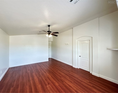 9442 Marshall Creek Street - Photo Thumbnail 10