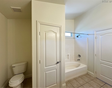 9442 Marshall Creek Street - Photo Thumbnail 13