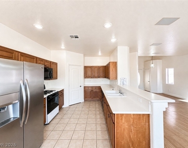 9442 Marshall Creek Street - Photo Thumbnail 6