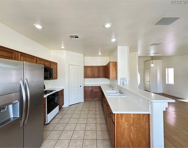 9442 Marshall Creek Street - Photo Thumbnail 6