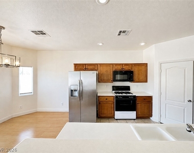 9442 Marshall Creek Street - Photo Thumbnail 5