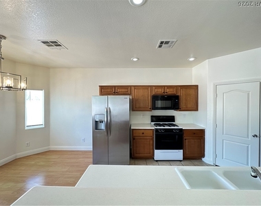 9442 Marshall Creek Street - Photo Thumbnail 7