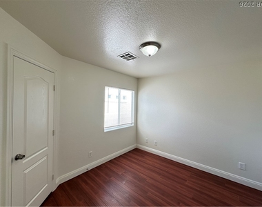 9442 Marshall Creek Street - Photo Thumbnail 14
