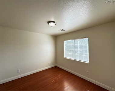 9442 Marshall Creek Street - Photo Thumbnail 17