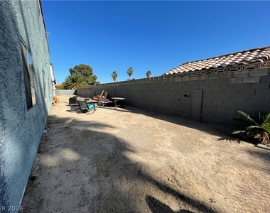 6217 Bellota Drive - Photo Thumbnail 25