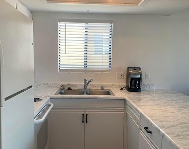 6217 Bellota Drive - Photo Thumbnail 12