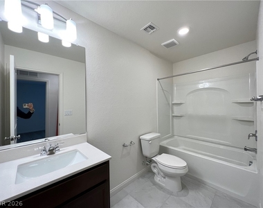 7569 W Mistral Avenue - Photo Thumbnail 23