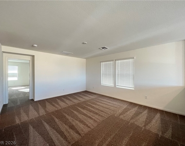 7569 W Mistral Avenue - Photo Thumbnail 8