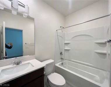 7569 W Mistral Avenue - Photo Thumbnail 14