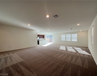7569 W Mistral Avenue - Photo Thumbnail 2