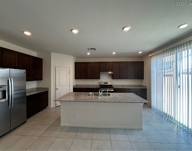 7569 W Mistral Avenue - Photo Thumbnail 7