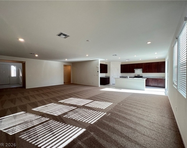 7569 W Mistral Avenue - Photo Thumbnail 5